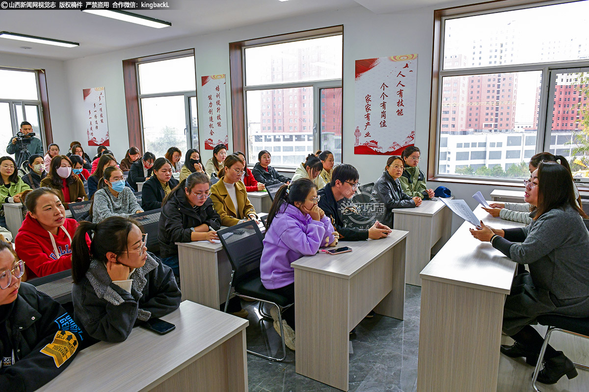      除了提供便捷的招聘信息服务外，五台县零工市场还注重为求职者提供全方位的就业支持。市场内设置了求职登记、用工登记、法律维权、政策咨询、洽谈室、信息发布、出国劳务、技能培训等多个功能区，为各类求职者开通了就业“绿色通道”。这些服务不仅帮助求职者解决了就业过程中的实际问题，还提升了他们的职业技能和竞争力。