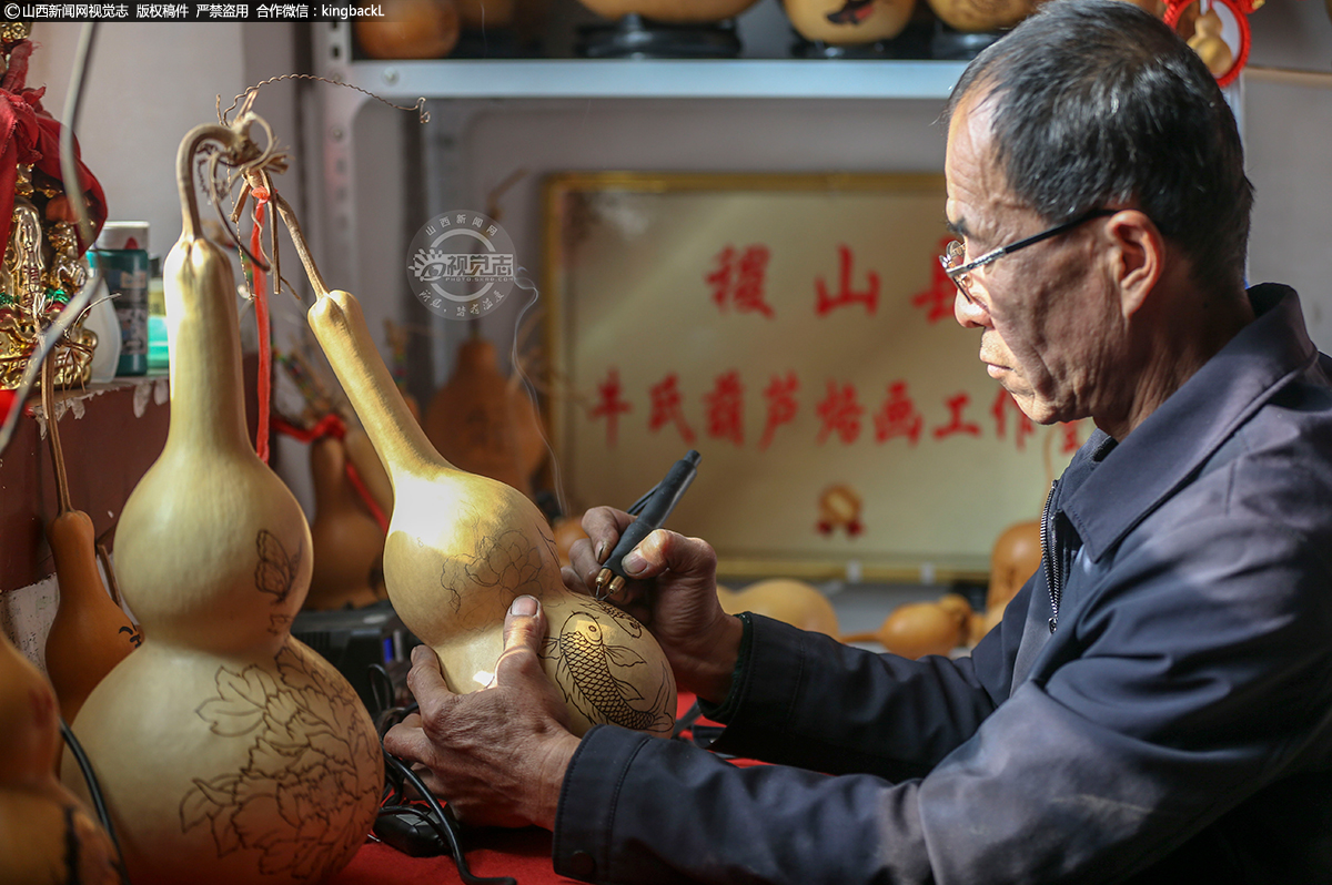      烙画时需掌握温度和力度，注重“意在笔先，落笔成形”，并通过润色、细描等技巧表现出不同的画面风格。完成的作品具有强烈的立体感，给人以古朴典雅的艺术享受。‌