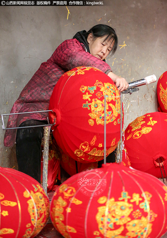      近年来，杨赵村灯笼制作产业发展迅速，成为当地支柱产业，全村40多户商户从事该产业，年产灯笼达1000万对，不仅畅销全国，还远销海外，为当地百姓带来了可观的收入和就业机会。 