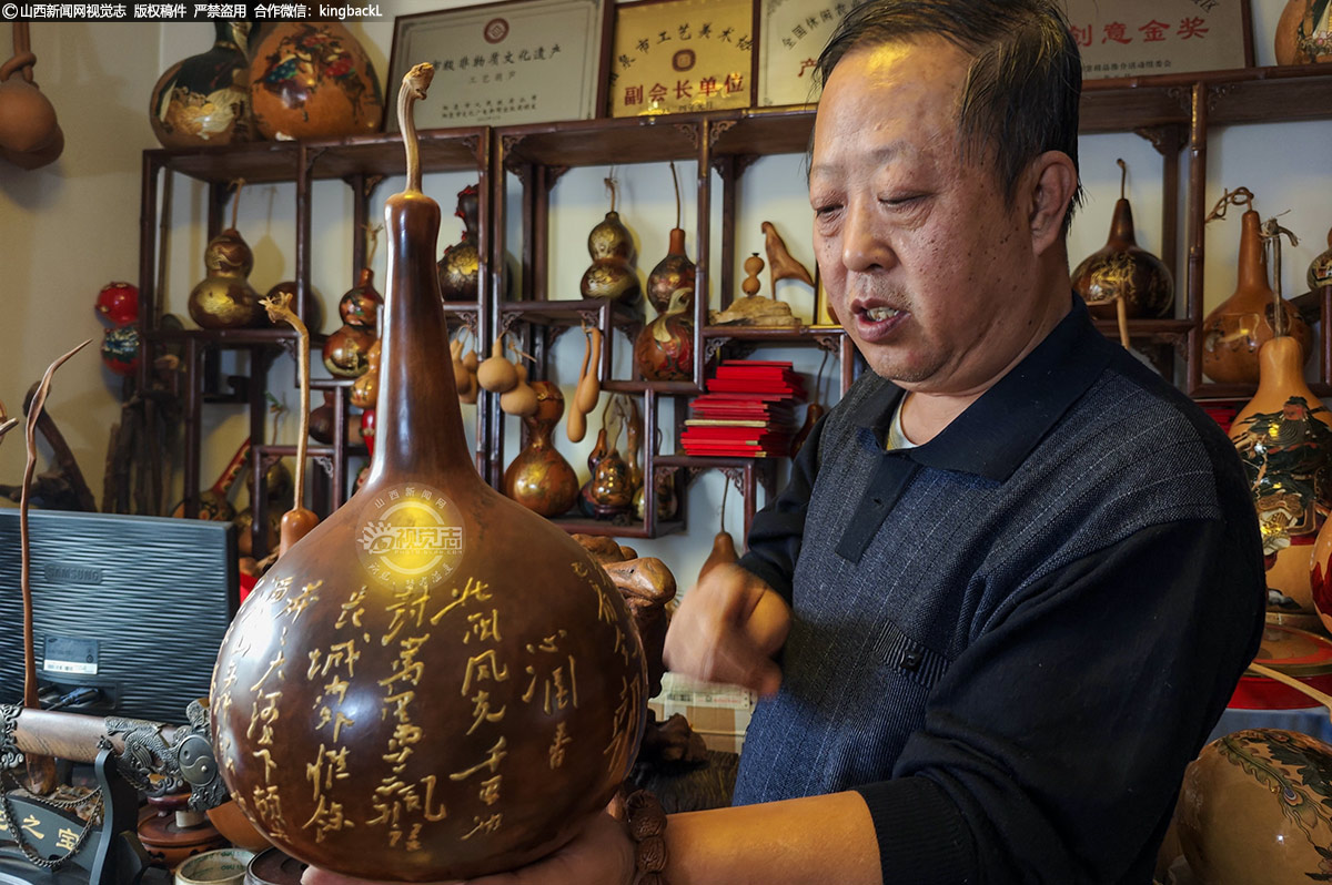      值得一提的是，张建维夫妇的葫芦画作品在工艺上独具匠心。他们采用仿古堆金工艺，使葫芦表面呈现出金光闪闪的效果；运用冷镶嵌掐丝珐琅工艺，让葫芦画色彩更加鲜艳、图案更加精美；同时，他们还结合彩绘工艺，创作出色彩斑斓、栩栩如生的葫芦画作品。