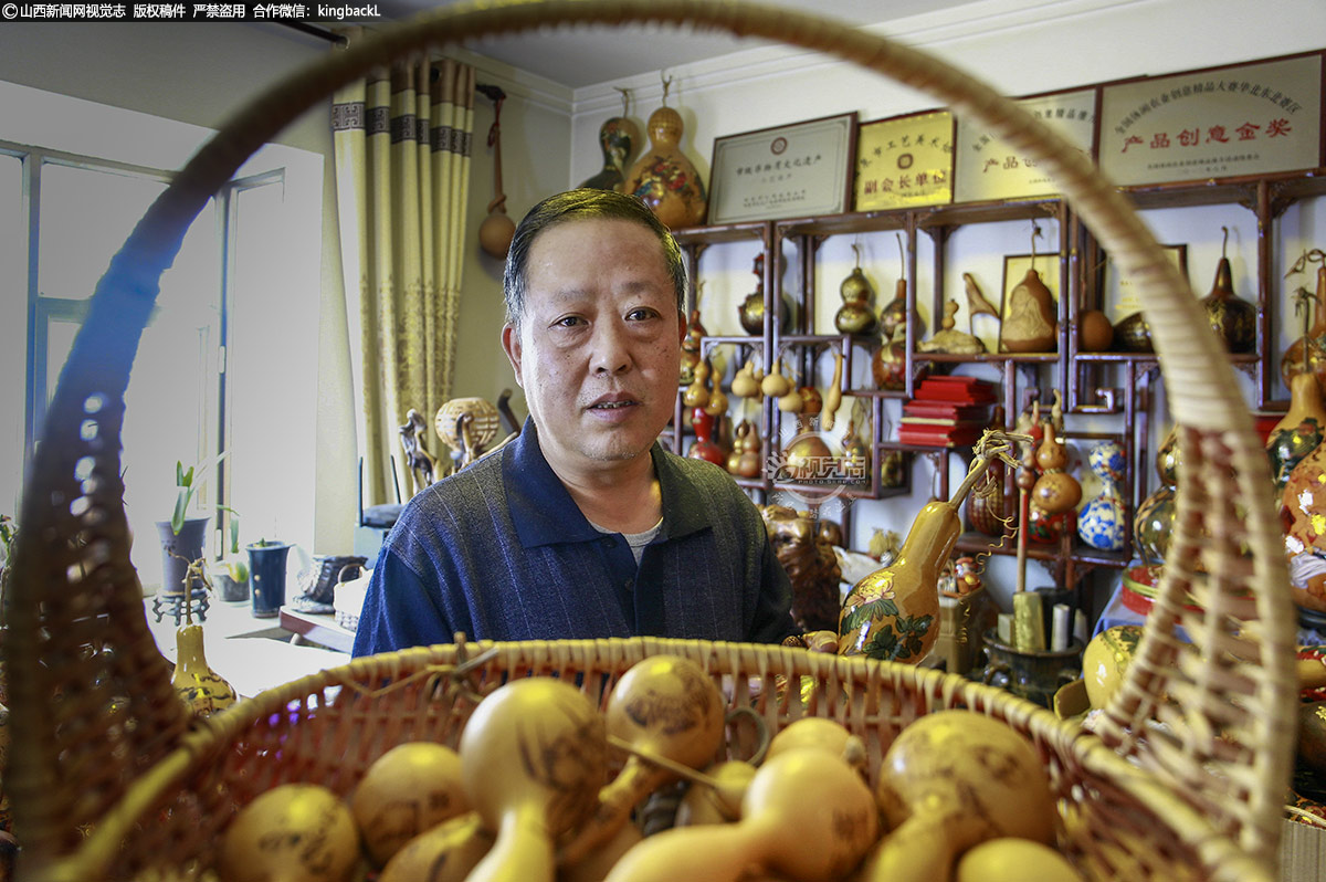      张建维与宋红梅夫妇分别在阳泉市的两所中学任教，其中宋红梅还是一所中学的一级美术教师。