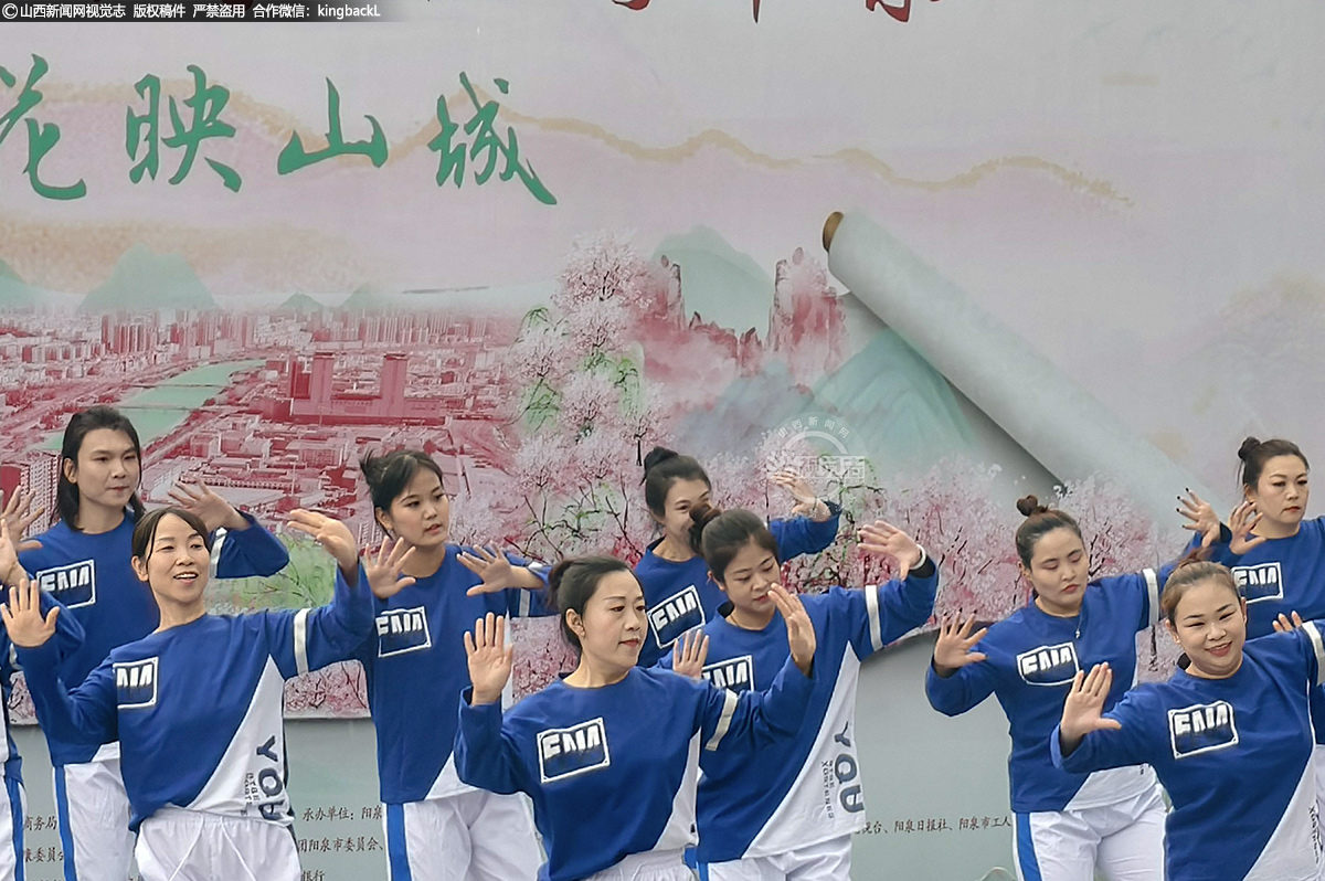      演出在豪迈的《黄河源头》曲风中接近尾声，现代舞《时代感》则展现出残疾人对新时代的热情拥抱，他们用舞蹈诠释着对美好生活的向往和追求。