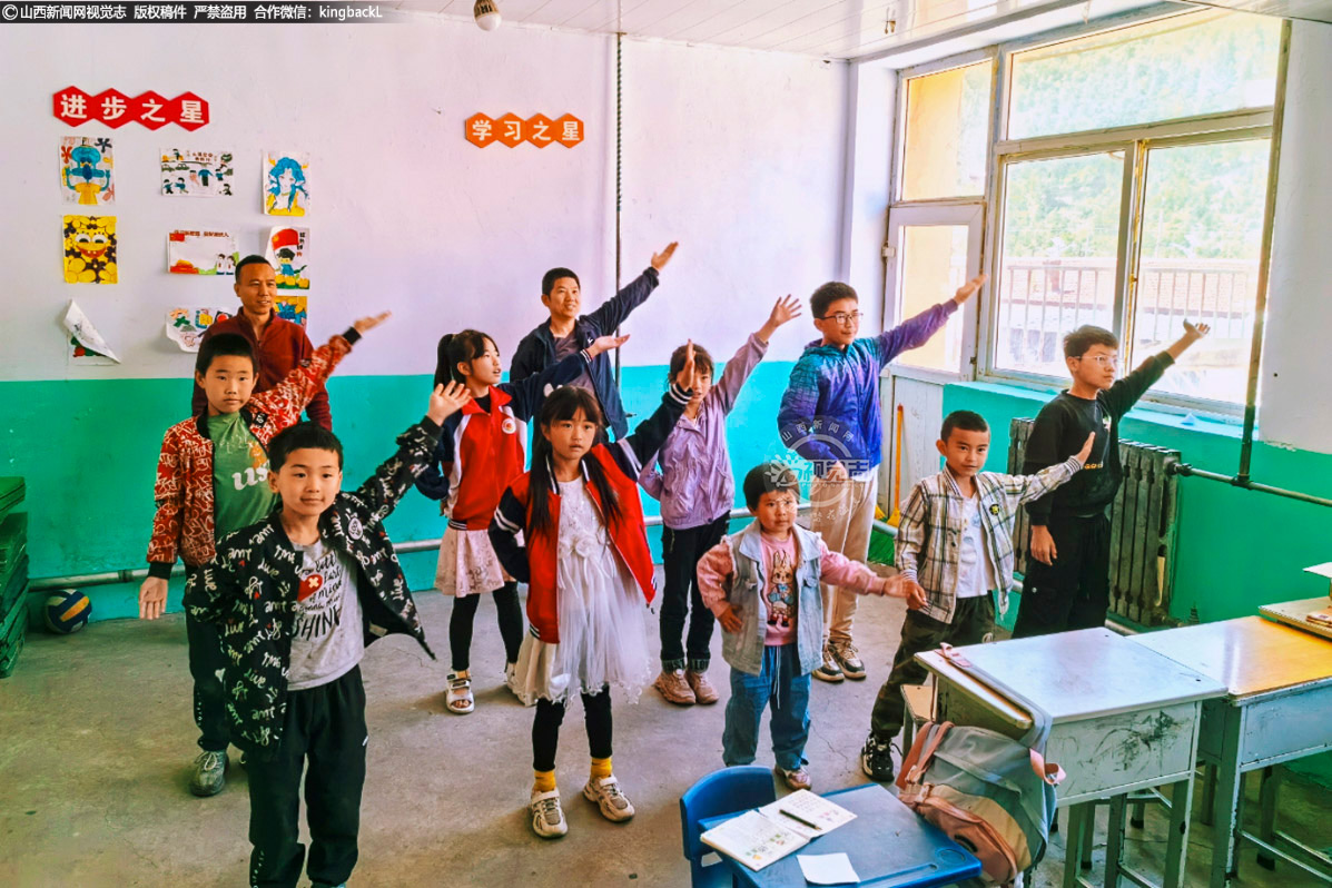      随着外出务工人员增多，在乡里上学的孩子越来越少，整个大仁庄乡户籍人口上万，六个年级仅有10名孩子。