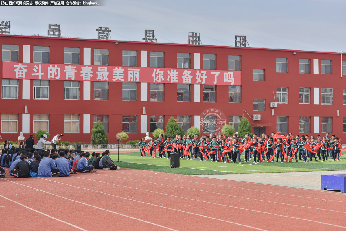      课堂结束后，一场由山西博物院志愿者与首邑学校师生同台演出的“晋味儿”联欢会在和煦的阳光下拉开帷幕。