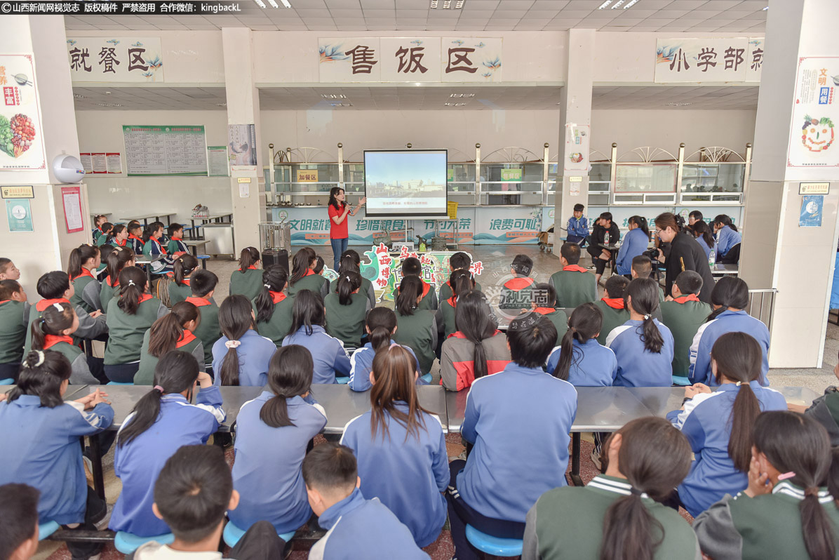      5月15日，山西博物院志愿者团队怀揣着文化传承的使命，走进阳曲县首邑学校，开展“文化晋距离”主题活动。此次活动作为山西博物院“5·18国际博物馆日”系列活动之一，聚焦博物馆教育功能的延伸拓展，通过“零距离”文化浸润，为乡村孩子打开感知家乡文脉、树立文化自信的大门。（■山西新闻网记者：苏航）