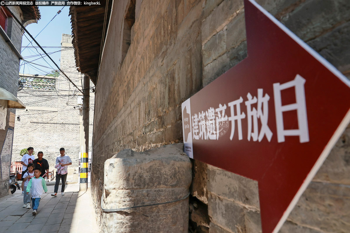      岁月长河奔涌向前，游客漫步于绛州古城的古建之间，指尖抚过斑驳砖瓦，仿佛触碰到了千年文明的密码。