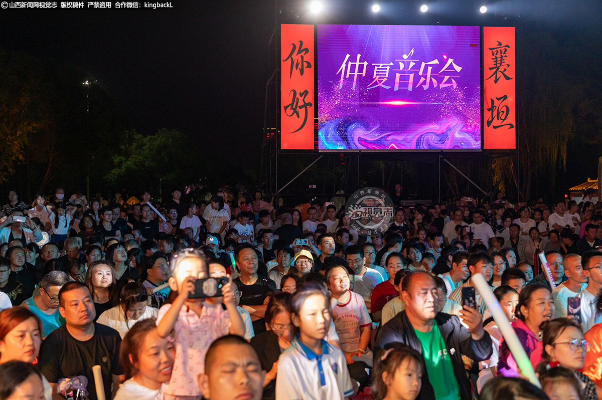      从“百姓大舞台”“周末剧场”到“仲夏音乐会”，襄垣县持续深挖文化资源，推动基层文化生活从“活起来”到“火起来”，不断满足人民群众日益增长的精神文化需求，为县域经济社会高质量发展注入了强劲文化动能。