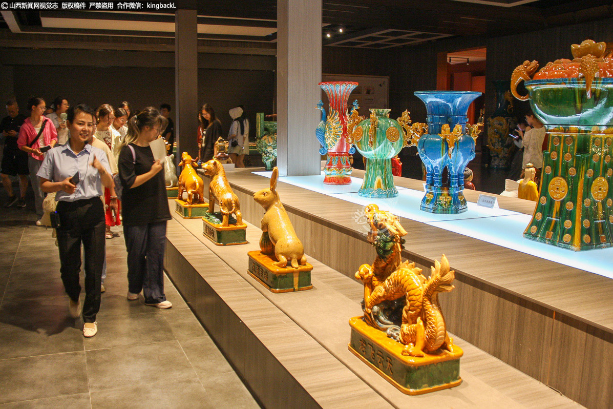      阳城琉璃始于西汉，明清时乔氏作品成为故宫御用，2008 年列入国家级非遗。