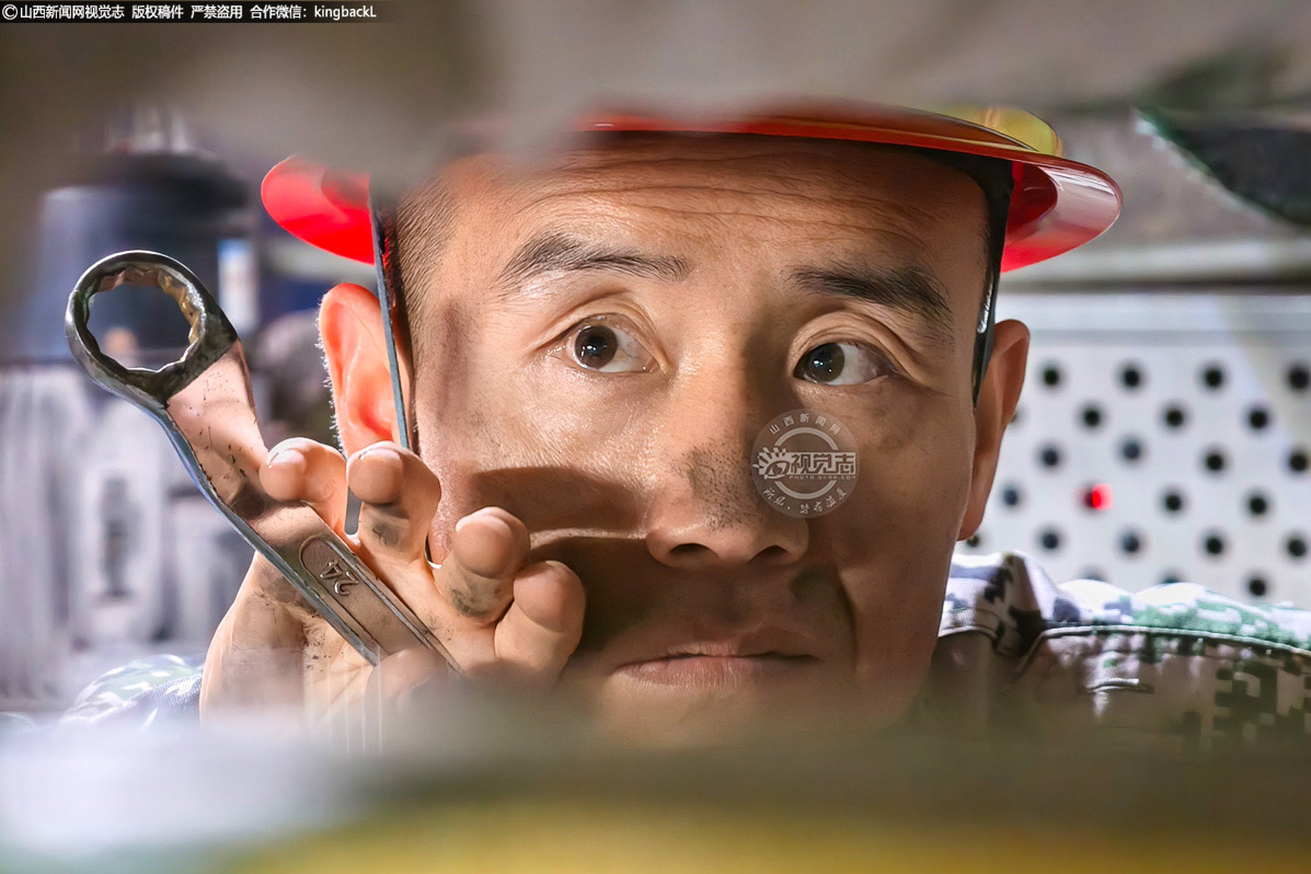      他们就像矿井深处的矿灯，不张扬，却默默照亮矿山运转的基石，温暖着矿工的心 —— 升井之后，总有一份踏实与暖意等候。这，便是 