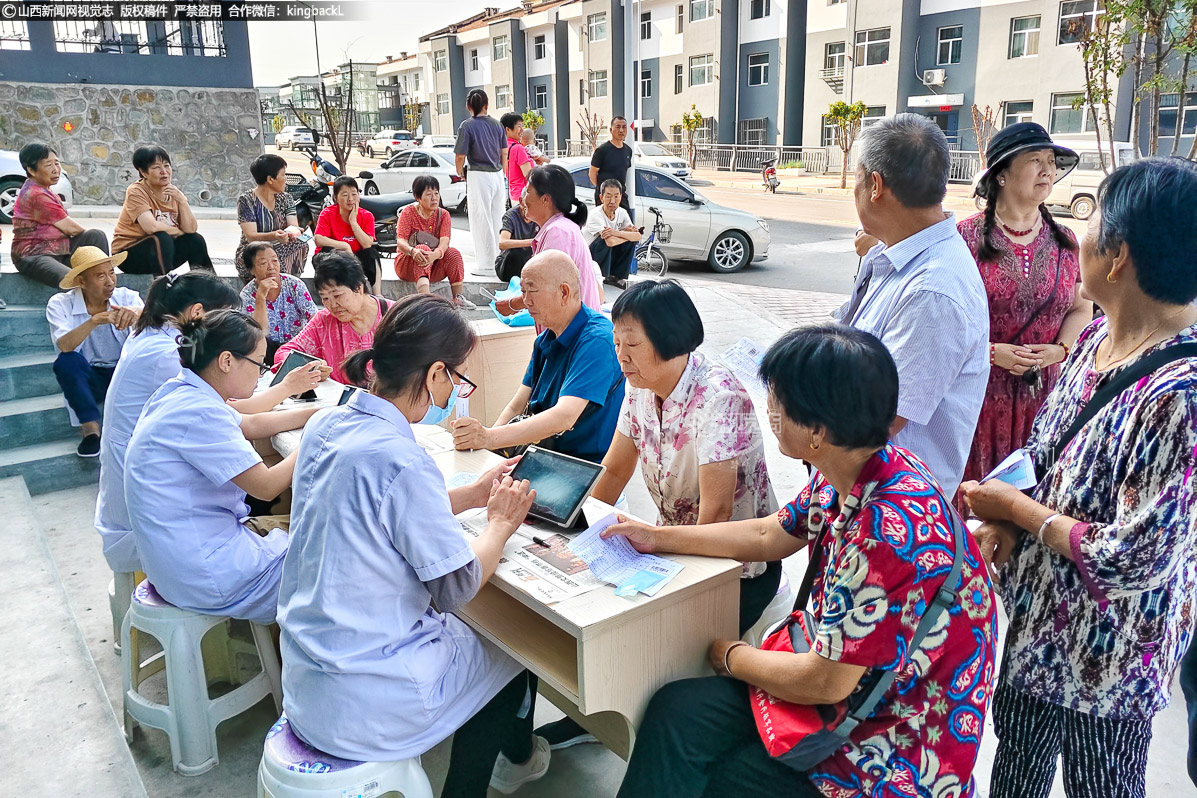      町店镇卫生院负责人表示：“‘健康守护零距离，重点关爱在身边’不是一句口号，而是我们持续努力的方向。未来，我们会不断优化服务流程，提升服务质量，让辖区内的重点人群都能享受到更贴心、更便捷的健康服务，用实际行动守护他们的健康。”