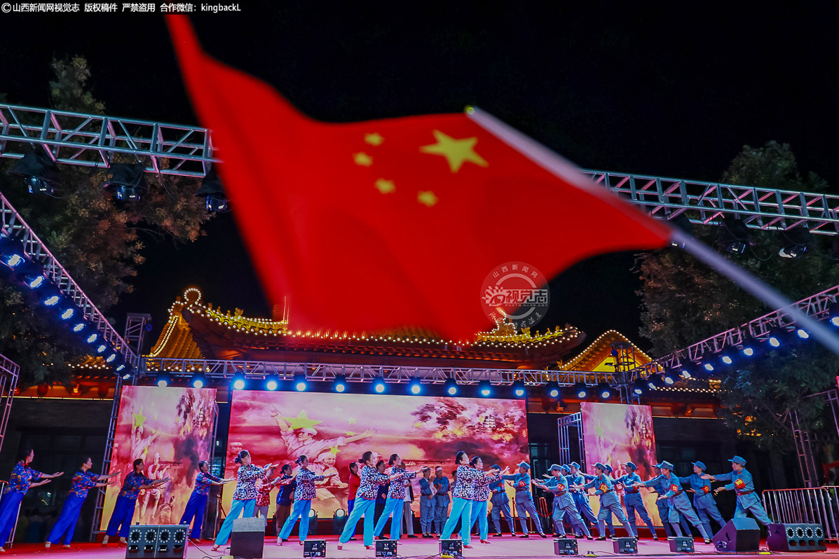      通过载歌载舞的形式，生动再现了那段波澜壮阔的革命历史，带领观众回溯往昔，感受先辈们的英勇无畏。