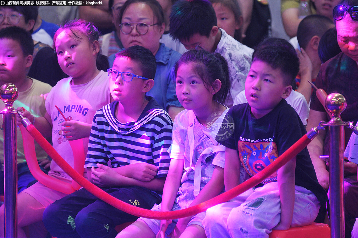      8月22日，面对眼前的精彩，眼中充满新奇。