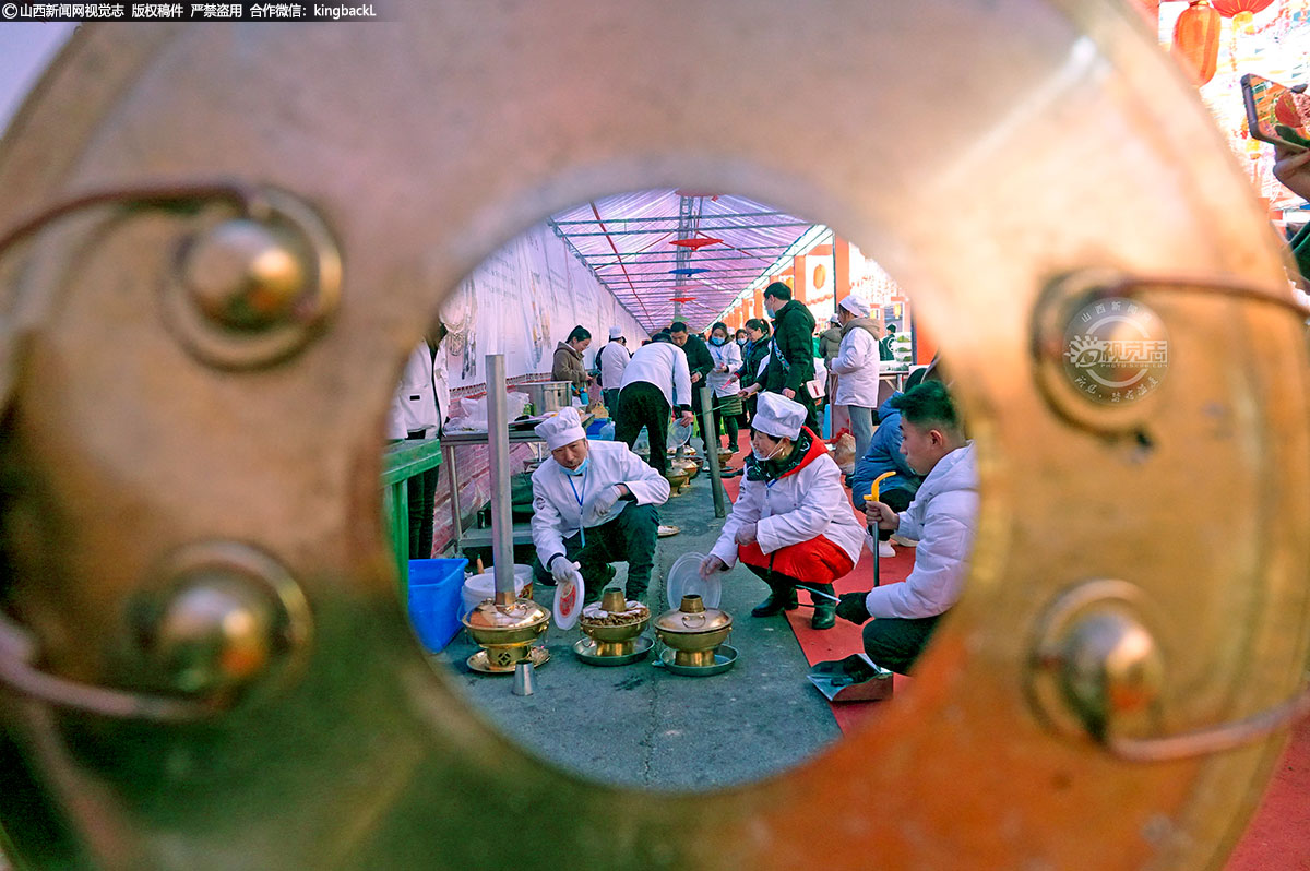      此次大赛引来了众多新绛火锅名厨高手共聚于此，展示各自经典特色名吃的灿烂美食文化，共享新绛名吃与旅游生活相互融合的特色魅力，交流新绛名吃厨艺技巧。