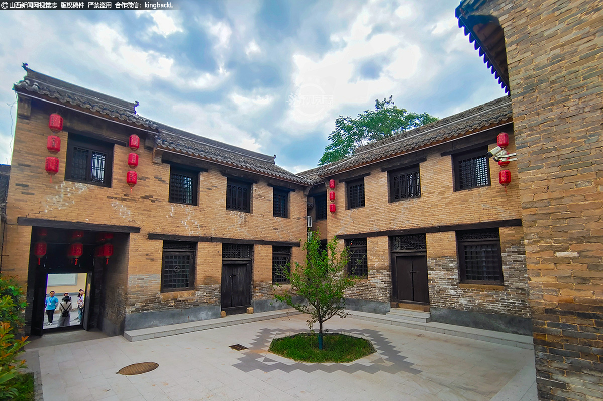 为了不让古镇遗迹被遗忘在历史的身后、独特的自然环境优势掩于深巷,景区对古镇在保护的基础上因地制宜进行活化利用,通过实施古镇内的景观保护,各级文物古迹及传统民居宅院活化、重点地段景观设计提升,展现大阳古镇的多元文化特征。